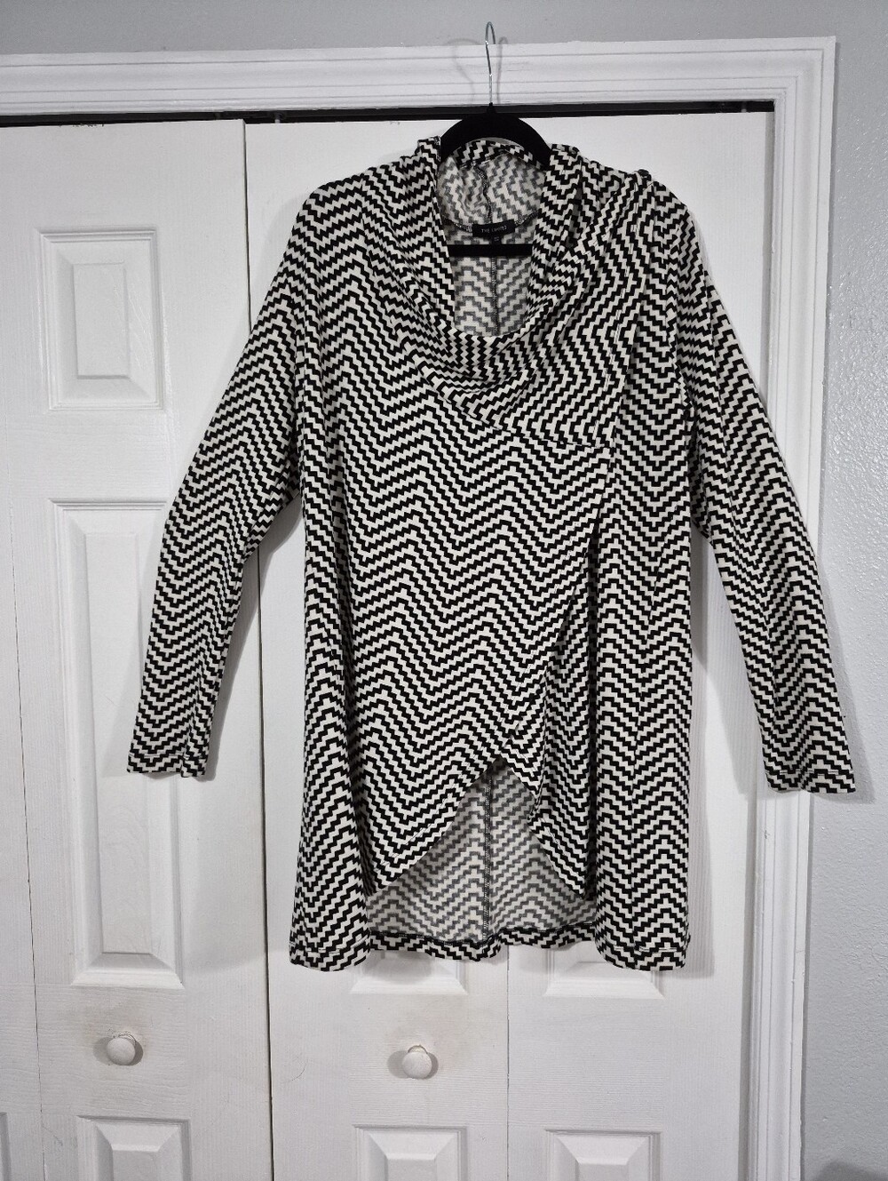 Y2K -The Limited black & white zigzag duster/cardigan